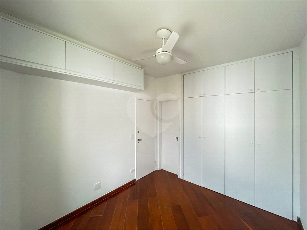 APARTAMENTO em MOEMA