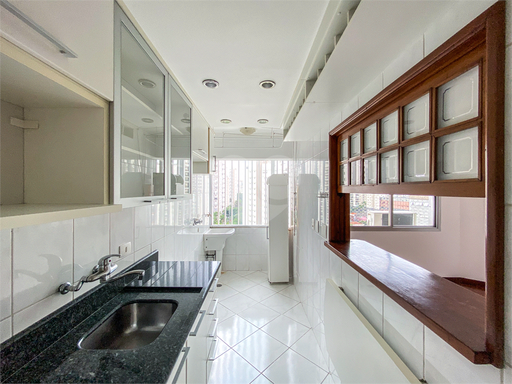 APARTAMENTO em MOEMA