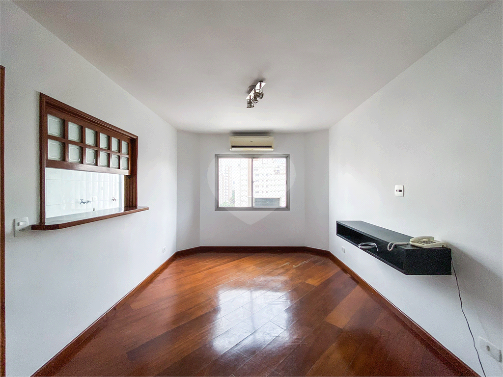 APARTAMENTO em MOEMA