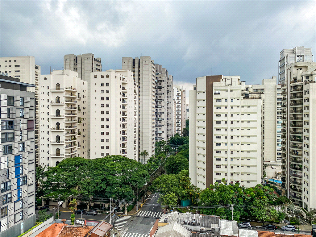 APARTAMENTO em MOEMA
