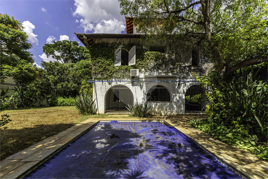 Sobrado no Alto de Pinheiros com 4 dormitórios