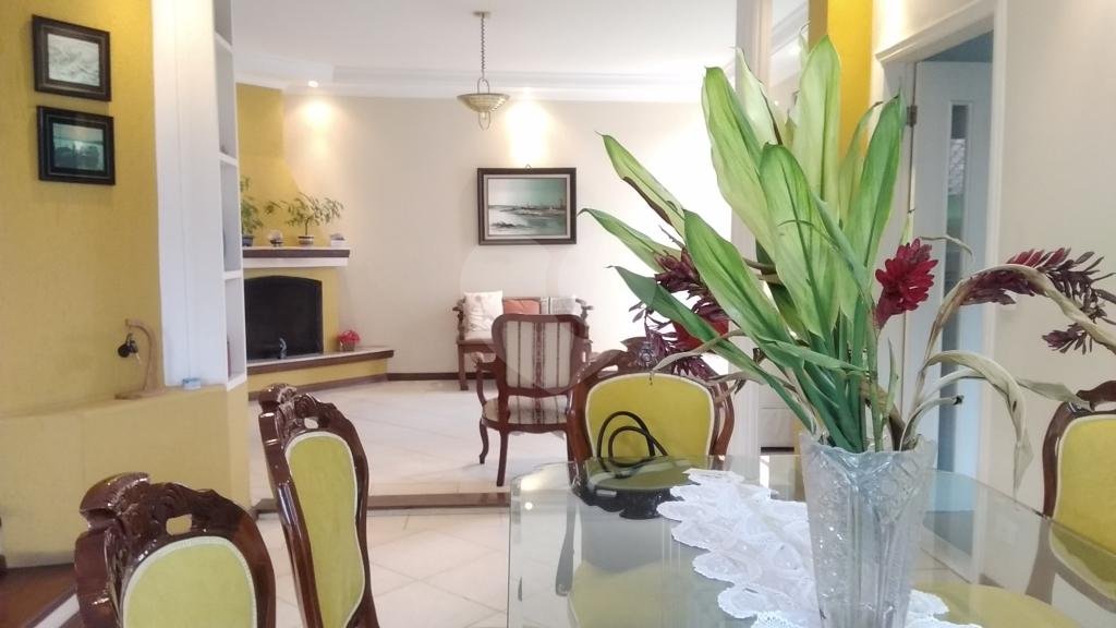 Sobrado alto padrão Jardim França com 5 suites, piscina, salão de festas com lareira e sauna!