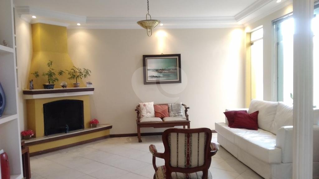 Sobrado alto padrão Jardim França com 5 suites, piscina, salão de festas com lareira e sauna!