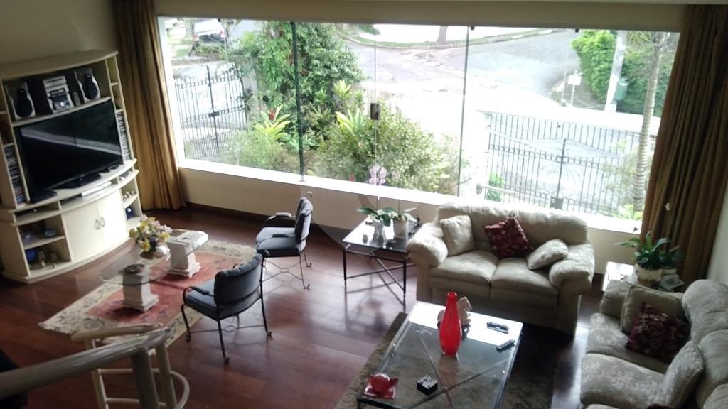 Sobrado alto padrão Jardim França com 5 suites, piscina, salão de festas com lareira e sauna!