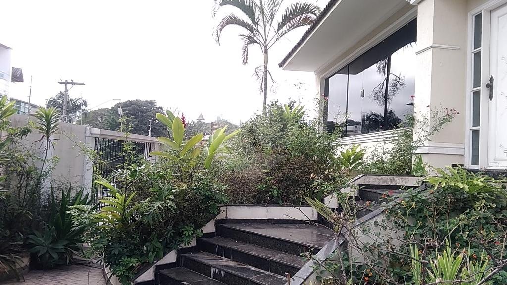 Sobrado alto padrão Jardim França com 5 suites, piscina, salão de festas com lareira e sauna!