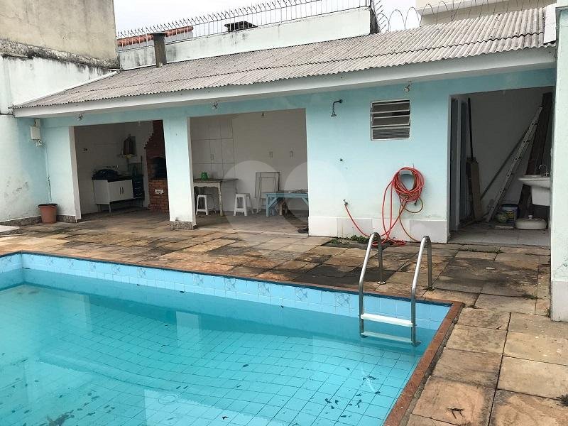 Sobrado no bairro da Santa Teresinha em região nobre da Zona Norte, terreno de 222 metros quadrados