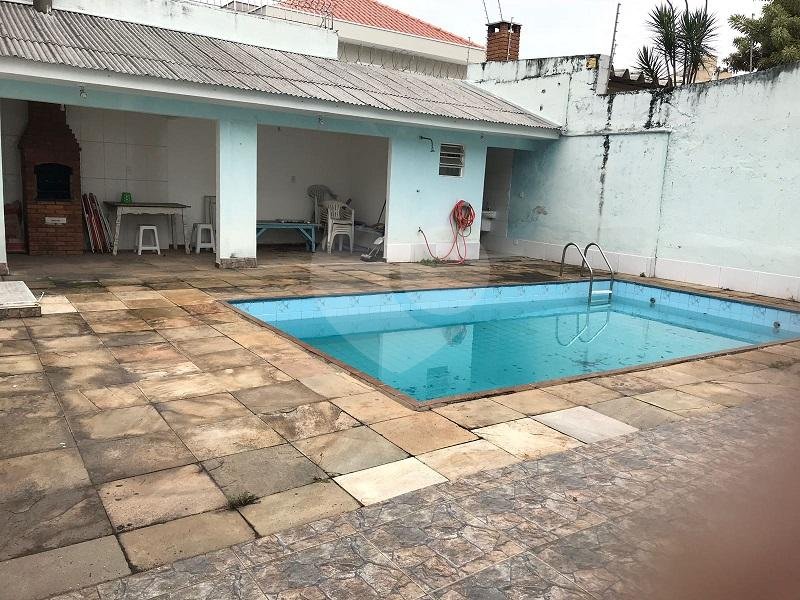 Sobrado no bairro da Santa Teresinha em região nobre da Zona Norte, terreno de 222 metros quadrados