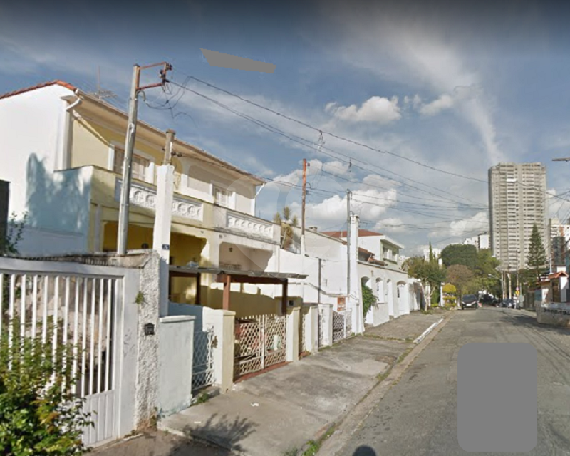 Sobrado no bairro da Santa Teresinha em região nobre da Zona Norte, terreno de 222 metros quadrados
