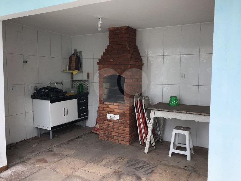 Sobrado no bairro da Santa Teresinha em região nobre da Zona Norte, terreno de 222 metros quadrados