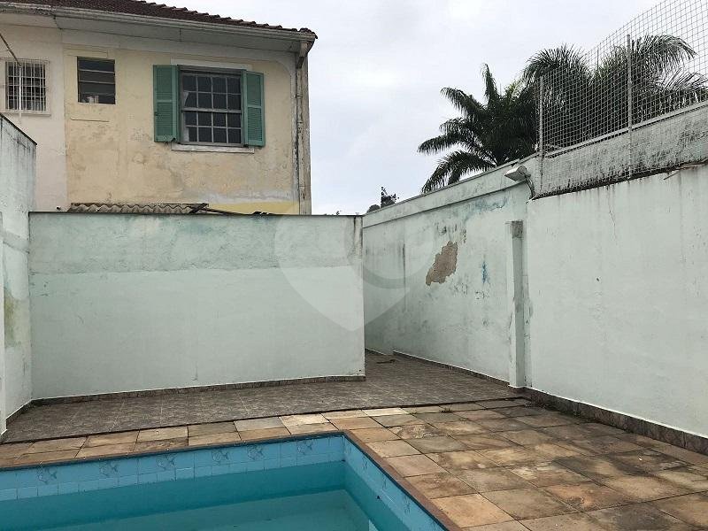Sobrado no bairro da Santa Teresinha em região nobre da Zona Norte, terreno de 222 metros quadrados