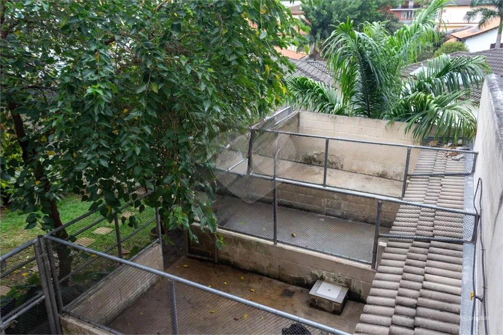 CASA LINDA – City América – 650 m2 - 5 Quartos – 3 suítes – 6 vagas de garagem.