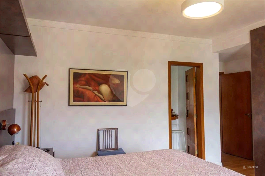 CASA LINDA – City América – 650 m2 - 5 Quartos – 3 suítes – 6 vagas de garagem.