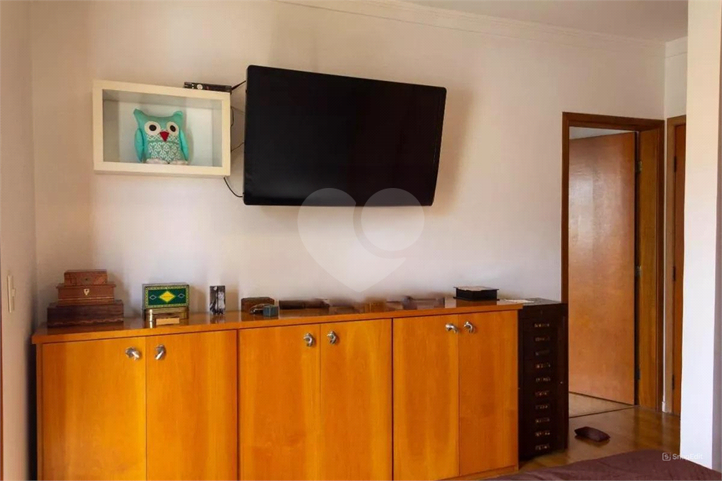 CASA LINDA – City América – 650 m2 - 5 Quartos – 3 suítes – 6 vagas de garagem.