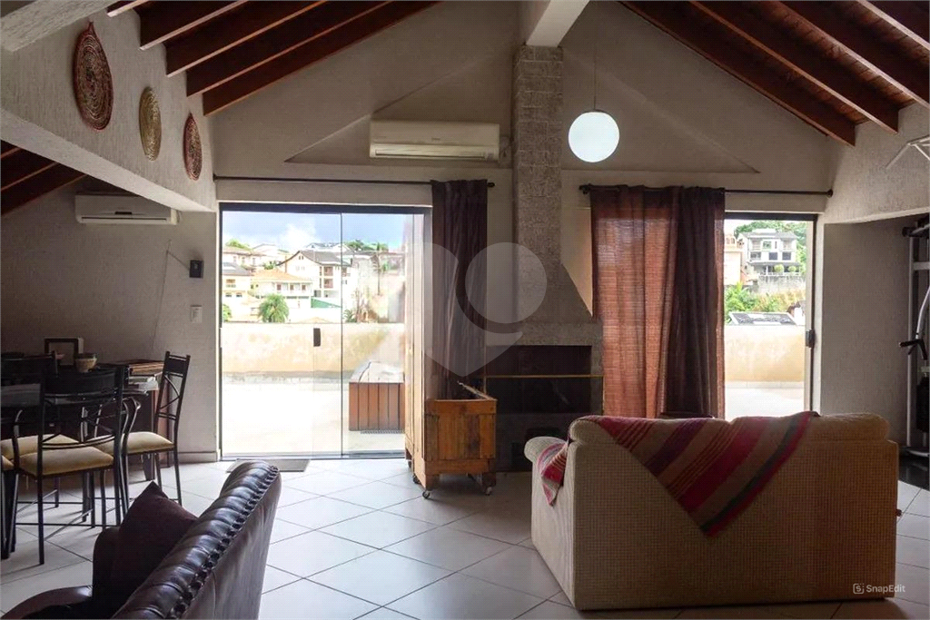 CASA LINDA – City América – 650 m2 - 5 Quartos – 3 suítes – 6 vagas de garagem.