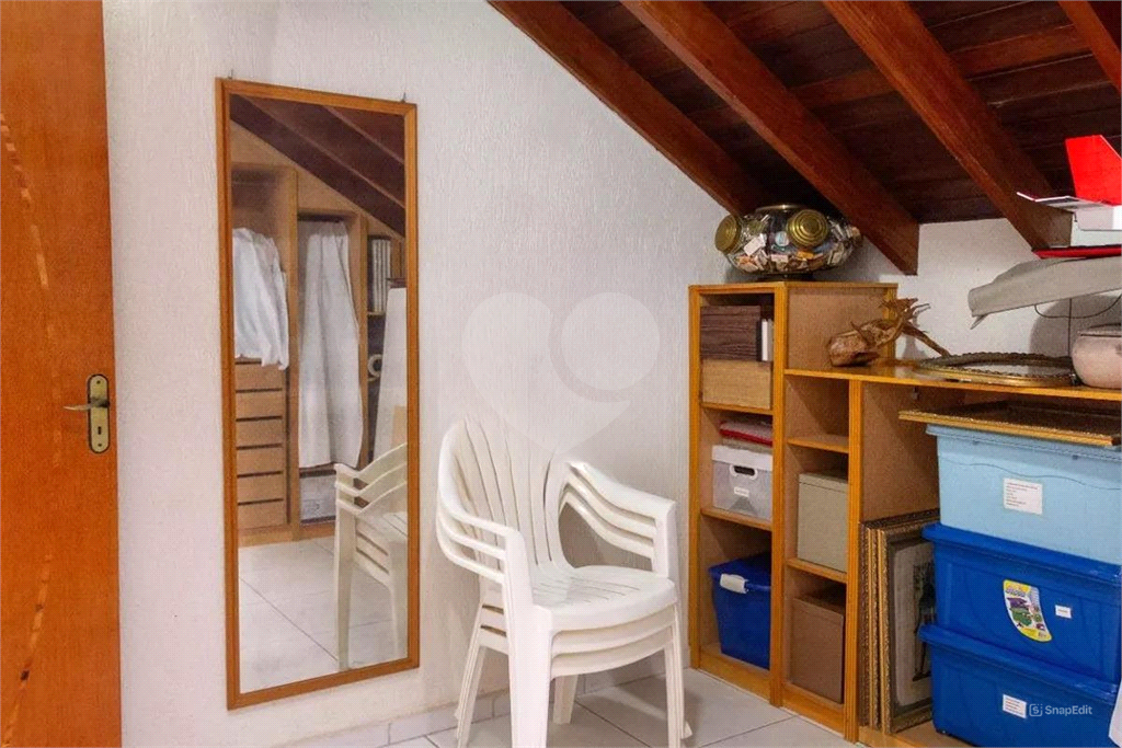 CASA LINDA – City América – 650 m2 - 5 Quartos – 3 suítes – 6 vagas de garagem.