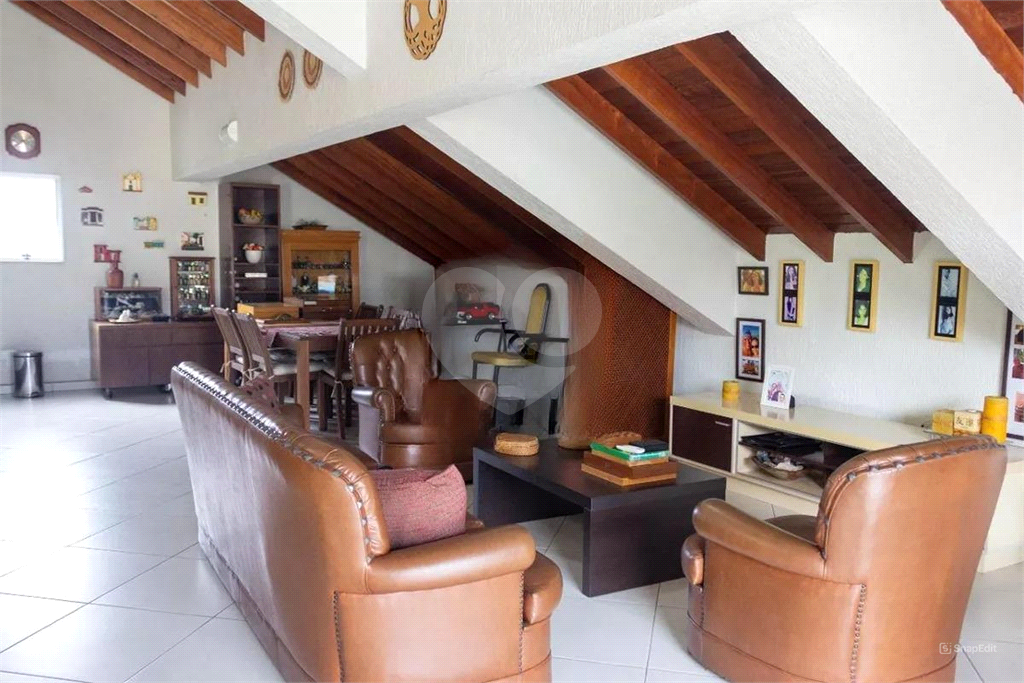 CASA LINDA – City América – 650 m2 - 5 Quartos – 3 suítes – 6 vagas de garagem.