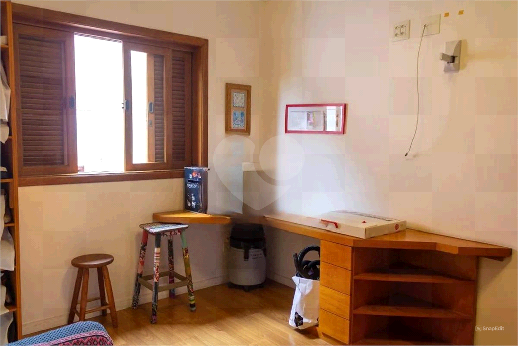 CASA LINDA – City América – 650 m2 - 5 Quartos – 3 suítes – 6 vagas de garagem.