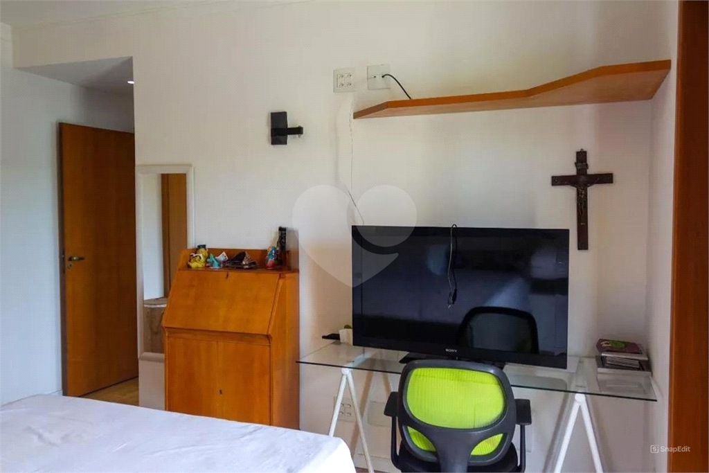 CASA LINDA – City América – 650 m2 - 5 Quartos – 3 suítes – 6 vagas de garagem.