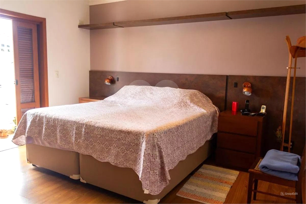 CASA LINDA – City América – 650 m2 - 5 Quartos – 3 suítes – 6 vagas de garagem.