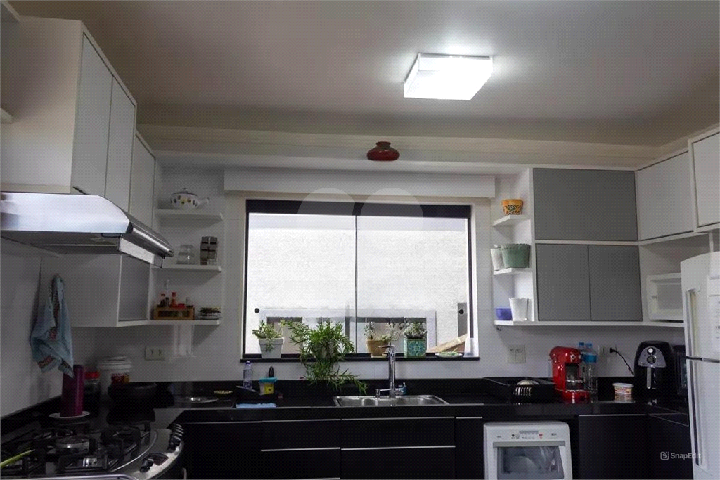 CASA LINDA – City América – 650 m2 - 5 Quartos – 3 suítes – 6 vagas de garagem.
