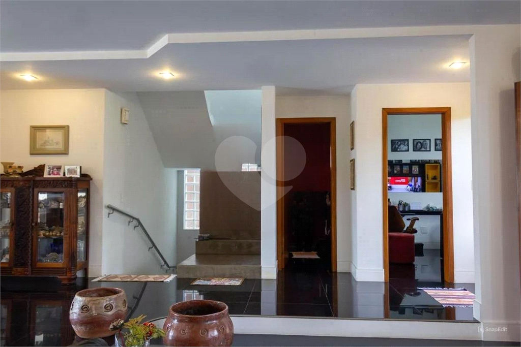 CASA LINDA – City América – 650 m2 - 5 Quartos – 3 suítes – 6 vagas de garagem.