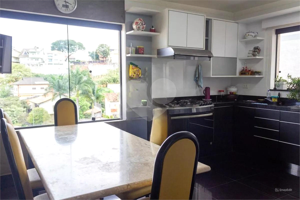 CASA LINDA – City América – 650 m2 - 5 Quartos – 3 suítes – 6 vagas de garagem.