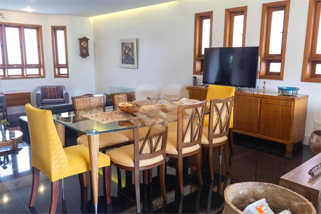 CASA LINDA – City América – 650 m2 - 5 Quartos – 3 suítes – 6 vagas de garagem.