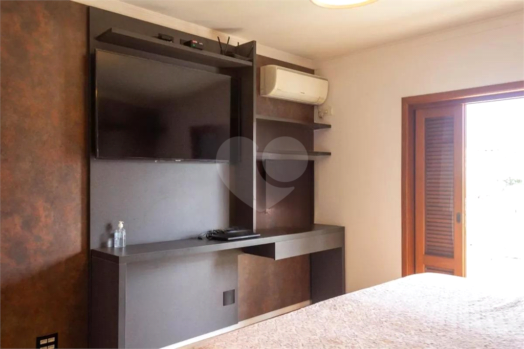 CASA LINDA – City América – 650 m2 - 5 Quartos – 3 suítes – 6 vagas de garagem.