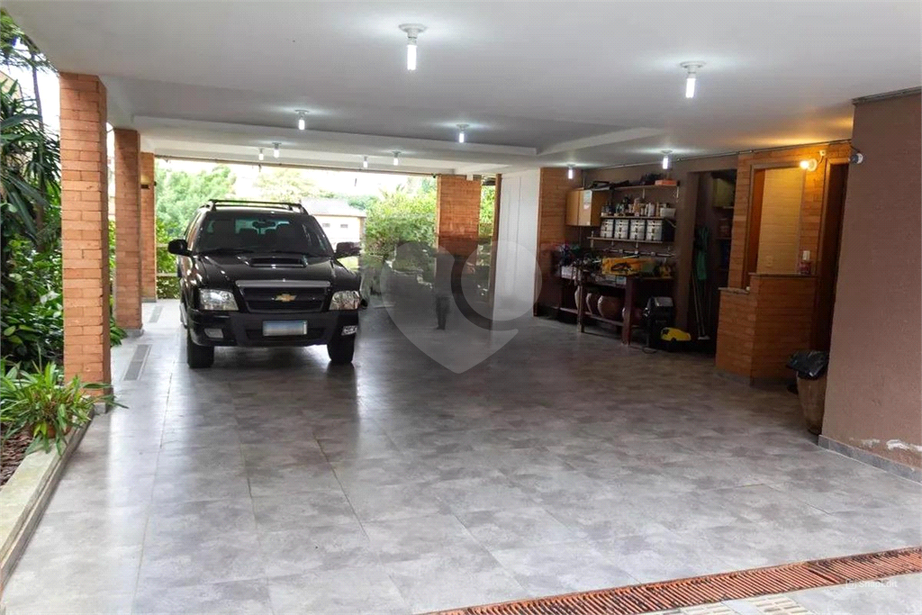 CASA LINDA – City América – 650 m2 - 5 Quartos – 3 suítes – 6 vagas de garagem.
