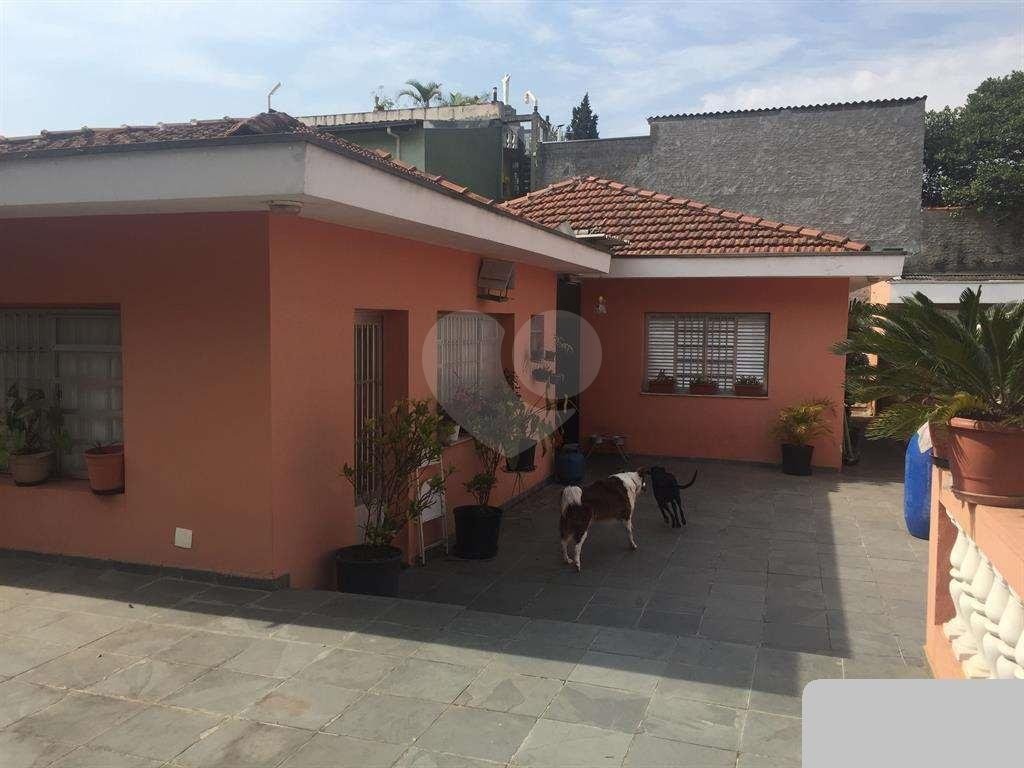 Casa térrea no bairro de Vila Nova Cachoeirinha com 3 dormitórios.