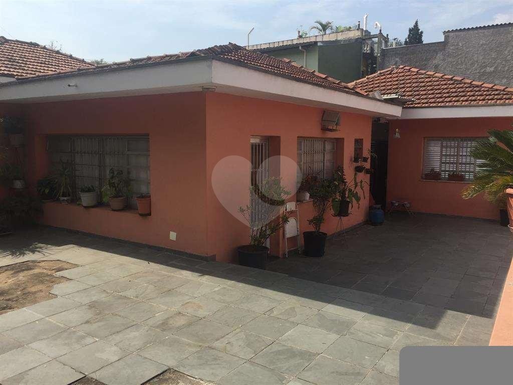 Casa térrea no bairro de Vila Nova Cachoeirinha com 3 dormitórios.
