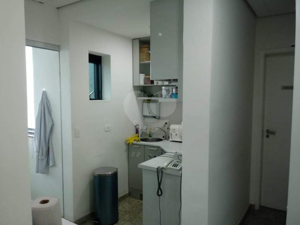 Sala comercial em edifício recém construído, a 2 quadras do metrô Santana