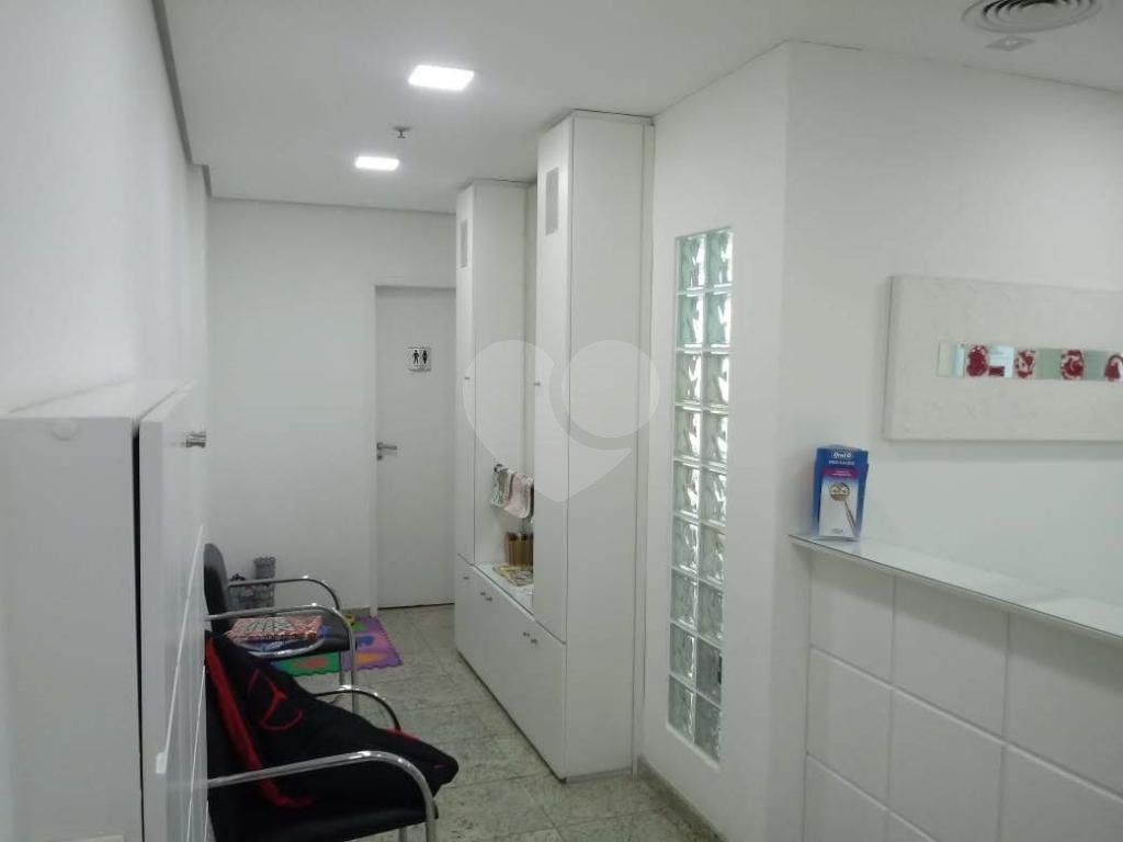 Sala comercial em edifício recém construído, a 2 quadras do metrô Santana
