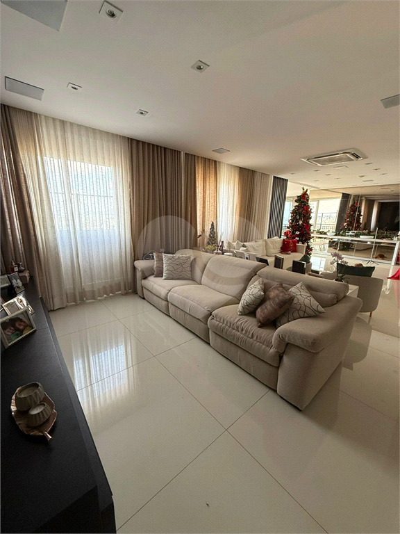 Cobertura alto padrão  com 297 Metros de Área Útil!!! Vista livre e maravilhosa da Região!!!