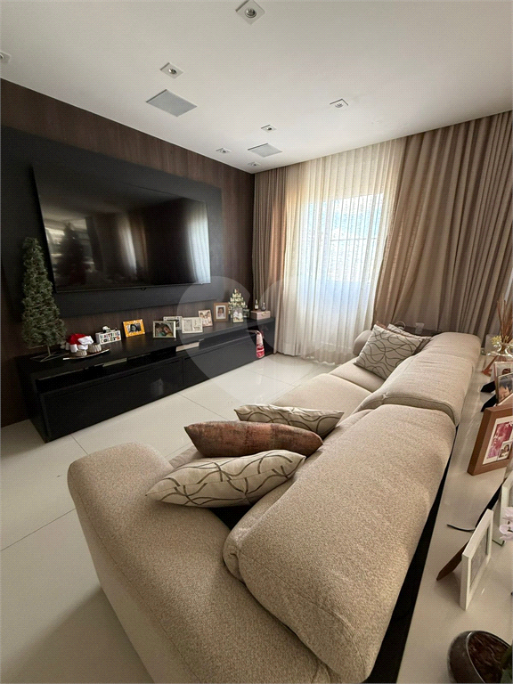 Cobertura alto padrão  com 297 Metros de Área Útil!!! Vista livre e maravilhosa da Região!!!