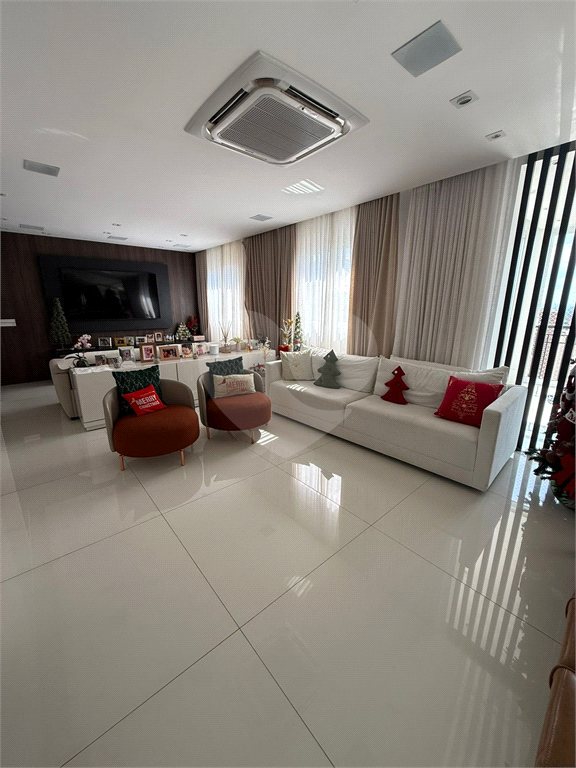 Cobertura alto padrão  com 297 Metros de Área Útil!!! Vista livre e maravilhosa da Região!!!