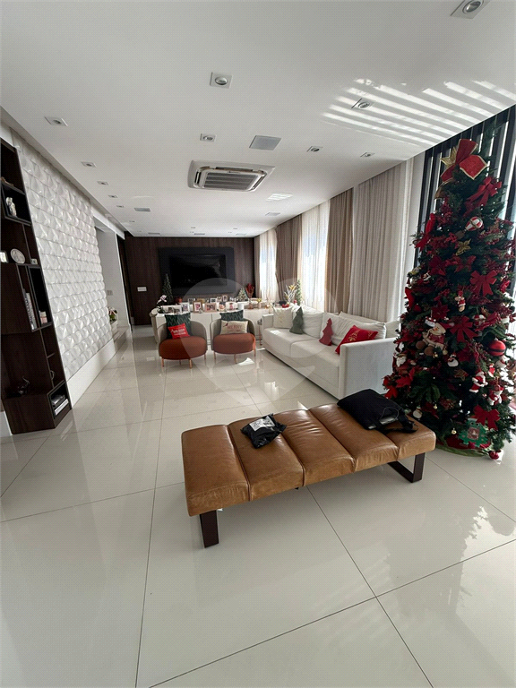 Cobertura alto padrão  com 297 Metros de Área Útil!!! Vista livre e maravilhosa da Região!!!