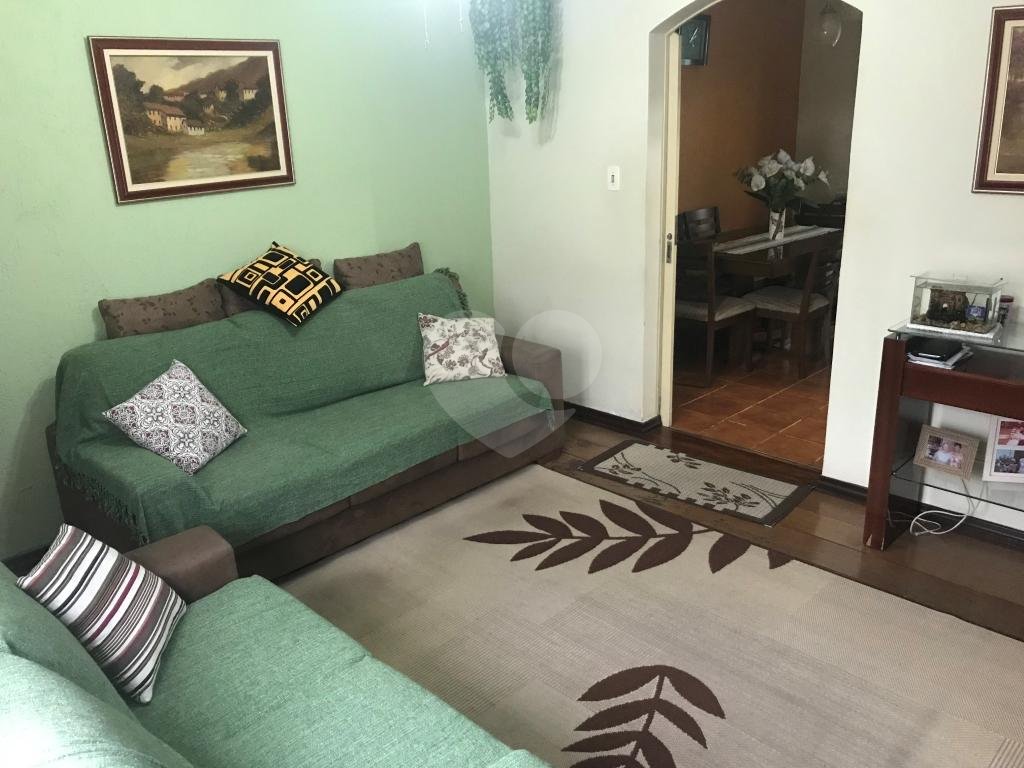 Sobrado na Região de Santa Terezinha com dois dormitórios.
