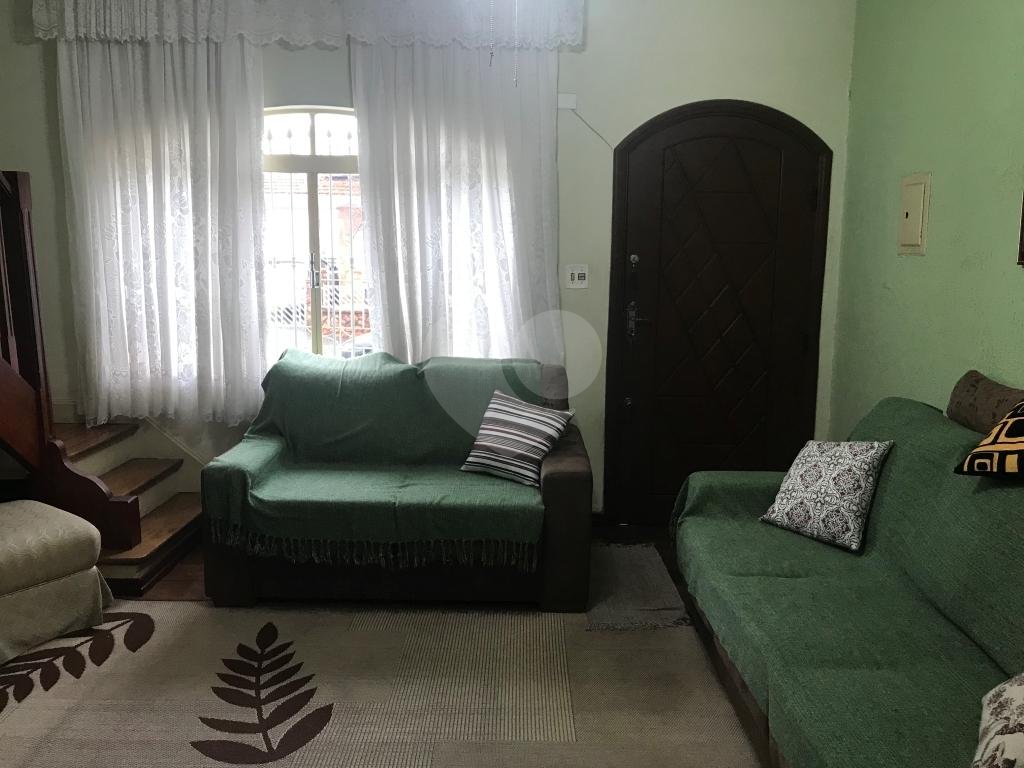 Sobrado na Região de Santa Terezinha com dois dormitórios.