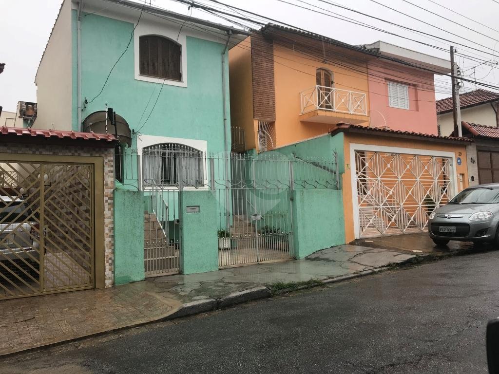 Sobrado na Região de Santa Terezinha com dois dormitórios.