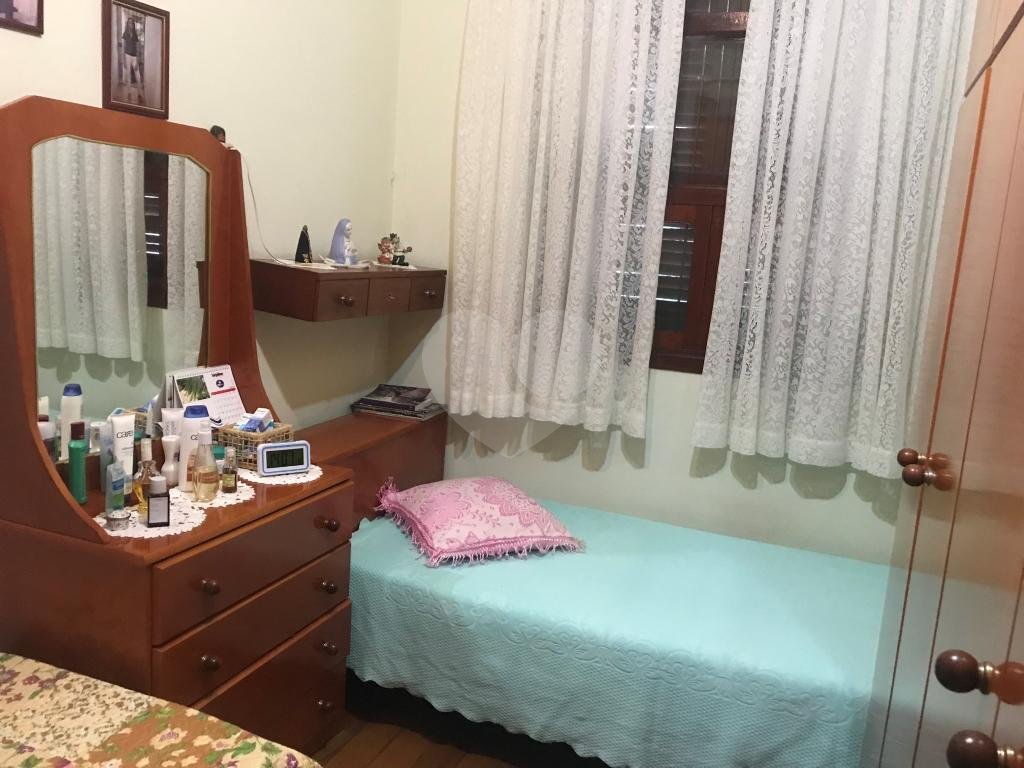 Sobrado na Região de Santa Terezinha com dois dormitórios.