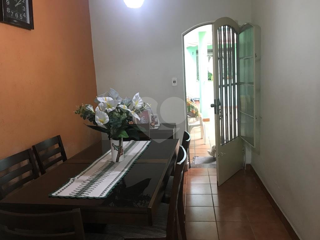 Sobrado na Região de Santa Terezinha com dois dormitórios.