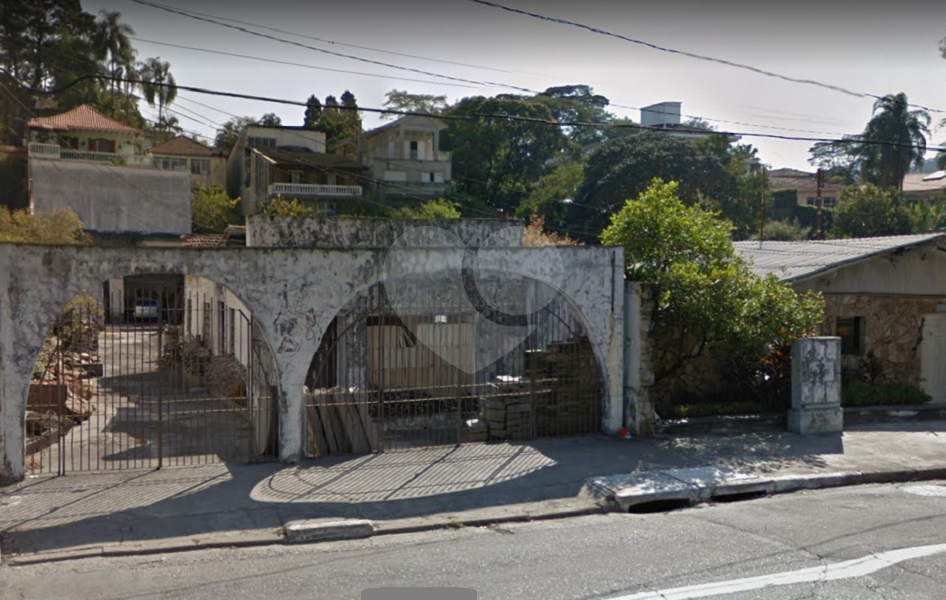 Terreno no Tucuruvi área nobre da Zona Norte. Terreno plano. 10 metros de frente e 48 metros comp.