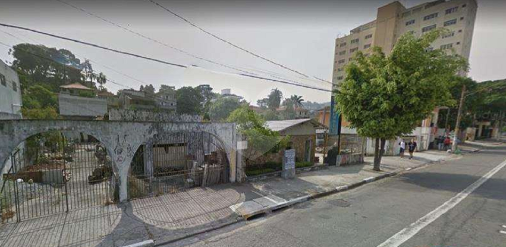 Terreno no Tucuruvi área nobre da Zona Norte. Terreno plano. 10 metros de frente e 48 metros comp.