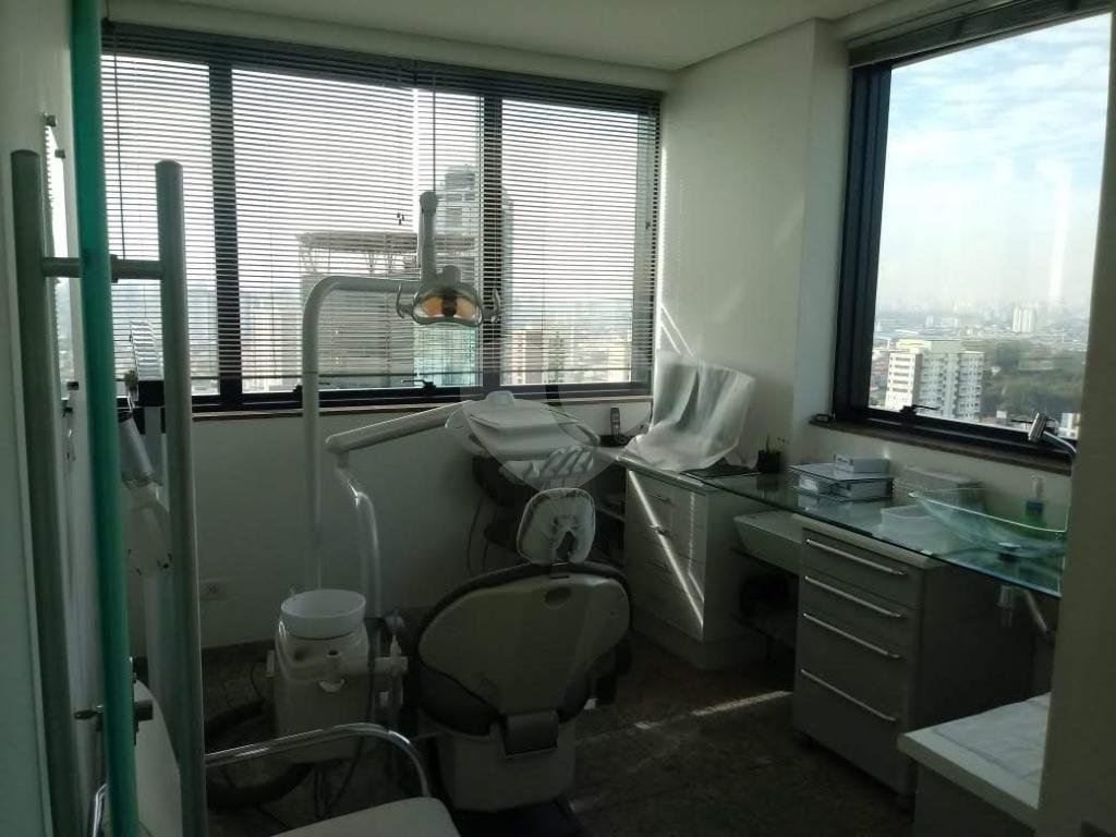 Ótima sala comercial em edifício recém construído a 2 quadras do metrô Santana. Vista Panorâmica!