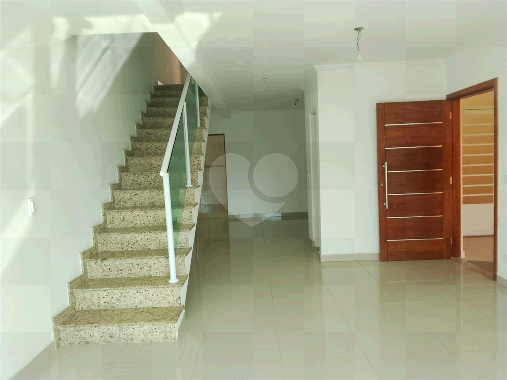Sobrado novo para venda no Limão. 3 quartos (1suíte), quintal, 4 vagas. 