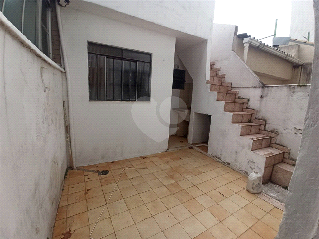 Sobrado, disponível para locação, com 2 dorms, 1 vaga, edícula - Santa Teresinha