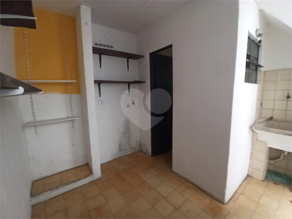Sobrado, disponível para locação, com 2 dorms, 1 vaga, edícula - Santa Teresinha