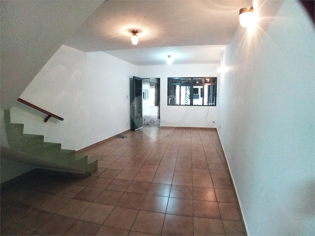 Sobrado, disponível para locação, com 2 dorms, 1 vaga, edícula - Santa Teresinha