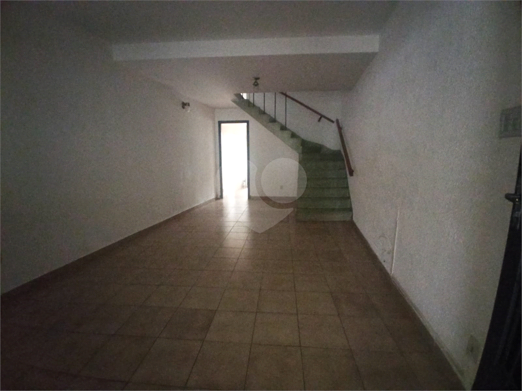 Sobrado, disponível para locação, com 2 dorms, 1 vaga, edícula - Santa Teresinha